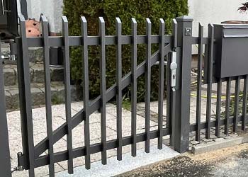 Metallzaun mit moderner Optik