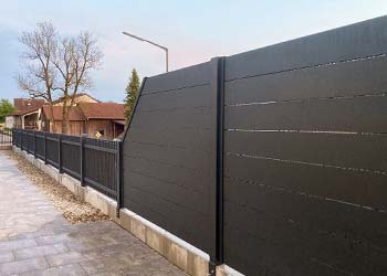 Sichtschutz mit Lattenzaun aus Alu