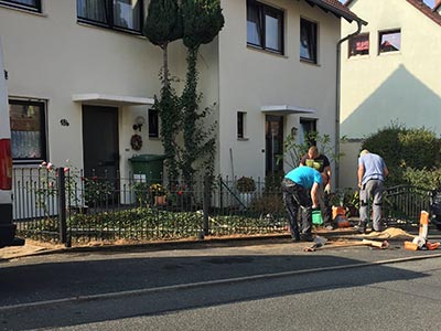 Anpassung des Zauns an Gefälle und Steigungen