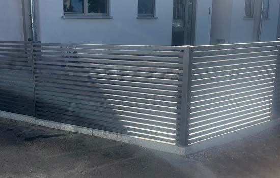 Zaunmontage abgeschlossen