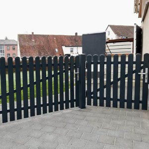 Bild Aluzaun mit senkrechten Latten