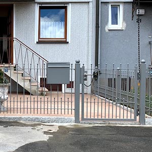 Terrassengeländer mit weisser Holzoptik