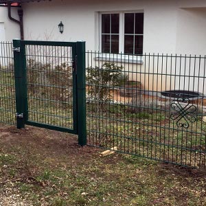 Einfacher und günstiger Zaun mit Doppelstabmatten